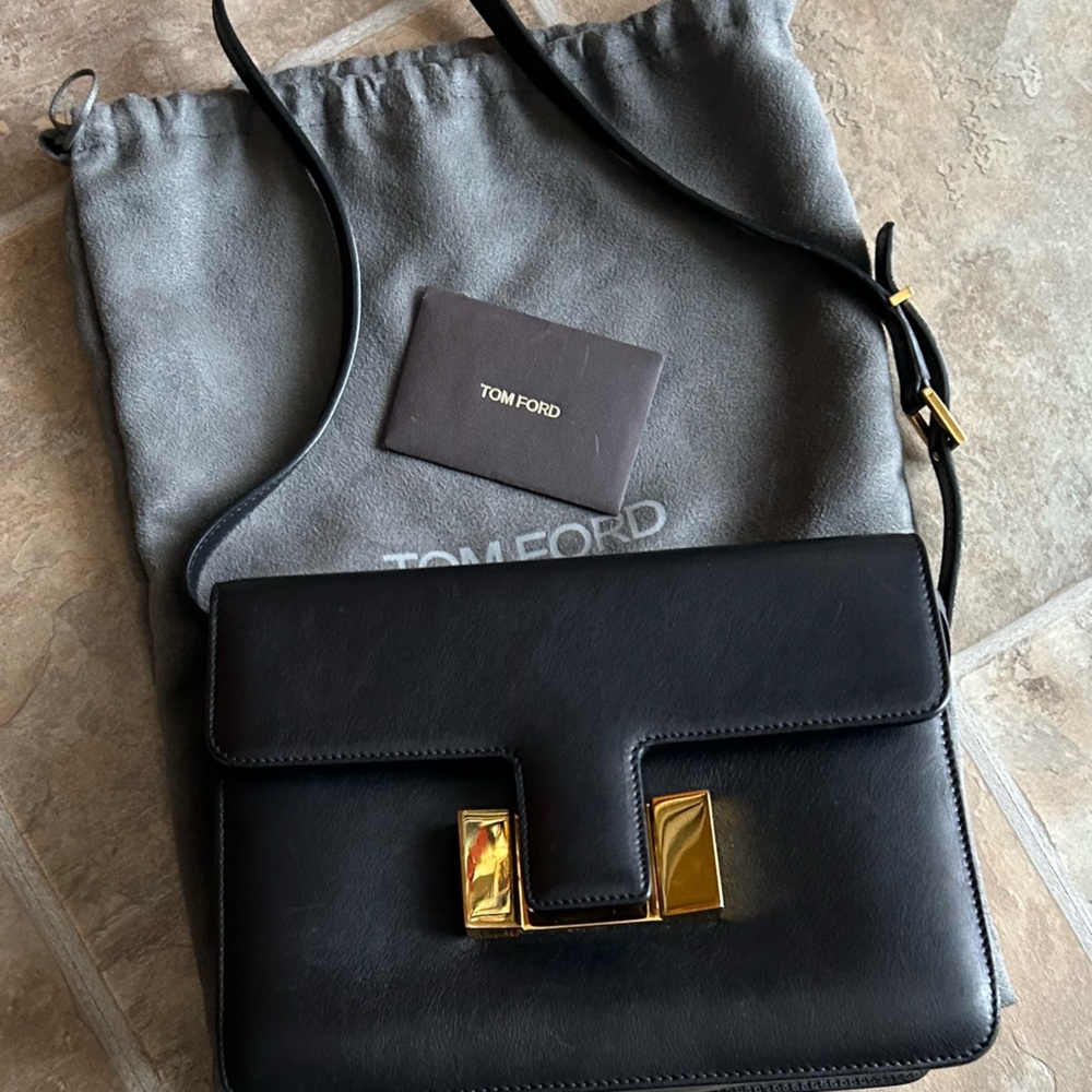 Brand new and authentic Tom Ford purse. It has never been used.